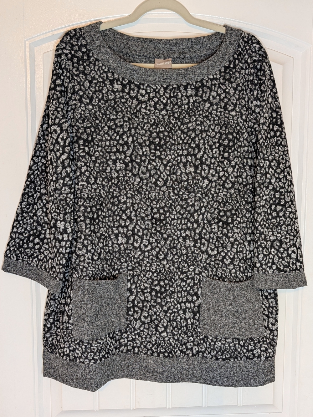 Chico's Gray Leopard Print 3/4 Sleeve Front Pocket Shirt